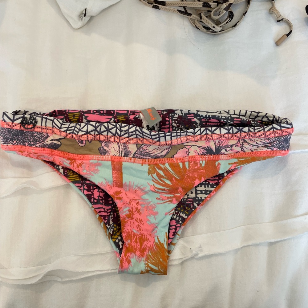 MAAJI swim bottoms small